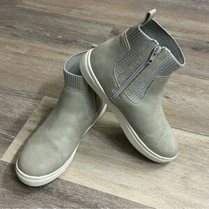 DV by Dolce Vita Big Kids Size 4 Sunney Grey Rib Knit Booties Zipper Closure